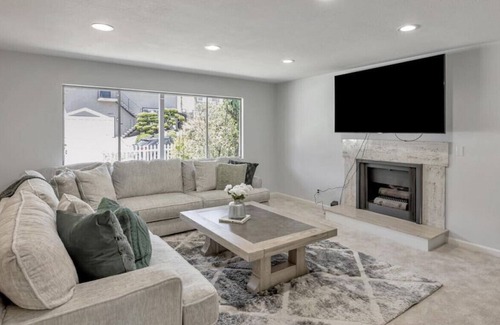 Castro Valley Casa | Gorgeous View of City Luxury Home