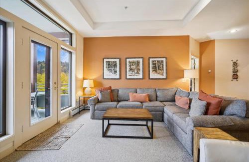 Central Vermont- Killington Casa | Gorgeous views, tastefully decorated Ski on ski off 3 bedroom condo, with sports center access Lodges 303
