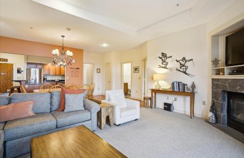 Central Vermont- Killington Casa | Gorgeous views, tastefully decorated Ski on ski off 3 bedroom condo, with sports center access Lodges 303