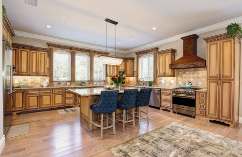 Loomis Villa | Gorgeous Villa In Upscale Neighborhood