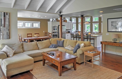 Wapato Point Casa | Hermosa casa de 4H Wapato Point con jacuzzi privado!