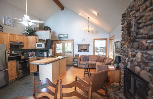 Edgemont Casa | Gorgeous Waterfront Home on Greers Ferry Lake! Hiking, Swimming, Fishing & More
