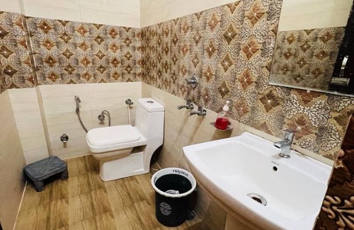 Charbagh Hotel | Goroomgo Alfa Lucknow