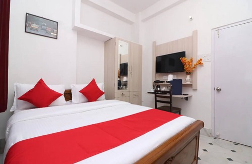 Kolkata Hotel | Goroomgo Manurama Kolkata