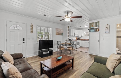 Crescent Beach Cabaña | Got Wags Ocean View Haven Upper Level 2 BR Close to Beach