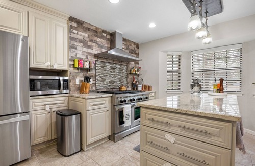 Fair Oaks Ranch Casa | Gourmet Getaway: Cozy Home with Chef's Kitchen