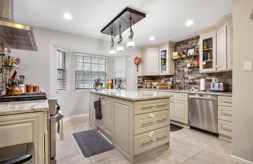 Fair Oaks Ranch Casa | Gourmet Getaway: Cozy Home with Chef's Kitchen