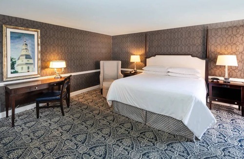 Historic District Hotel | Governor Calvert King Balcony at Historic Inns of Annapolis