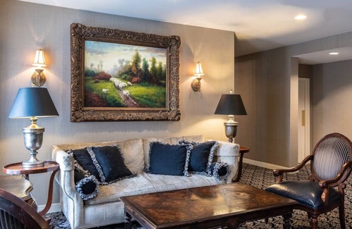 Historic District Hotel | Governor Calvert King Balcony at Historic Inns of Annapolis