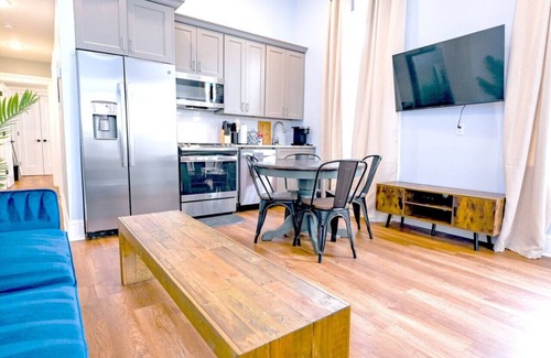 Treme Apartamento | Governors Apartment - 2 bedroom - Steps to FQ - Historic Getaways