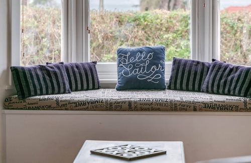 McCracken Casa | Grace Cottage - Pet Friendly - Fenced - Beach