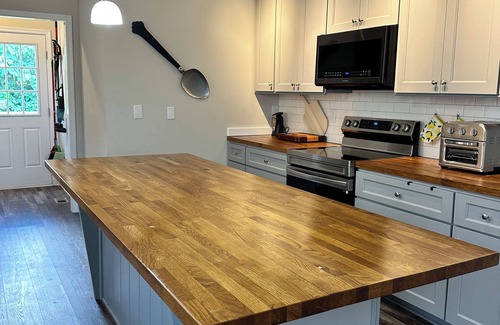 Gastonia Casa | Grace Delani Getaway. Charming 3 bedroom home located in Gastonia, NC.