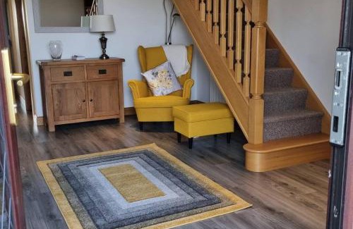 Carrickfergus Casa | Grace's Place with Hot Tub & Games Room