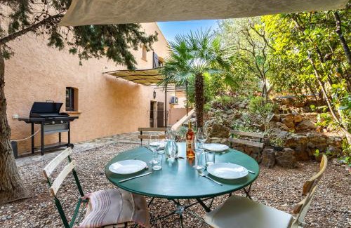 Carqueiranne Apartamento | Gracious AC one bedroom with garden and pool - Dodo et Tartine