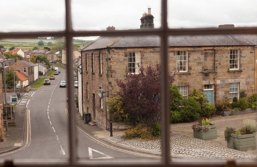 Belford Casa | Casa de 3 plantas, grado 2, jardín trasero y estacionamiento privado, apto para familias y mascotas