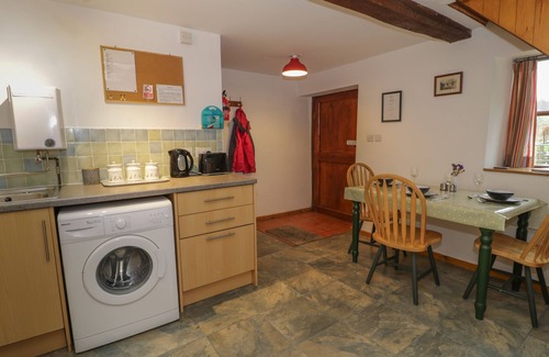Pennant Melangell Cabaña | GRAIG LAS THE STABLES, pet friendly in Llanrhaeadr-Ym-Mochnant