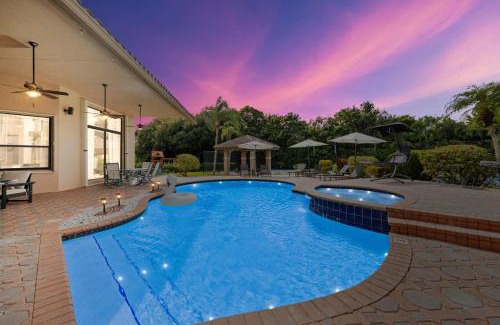 Plantation Villa | Grand 6BR Plantation Estate w Tennis POOL