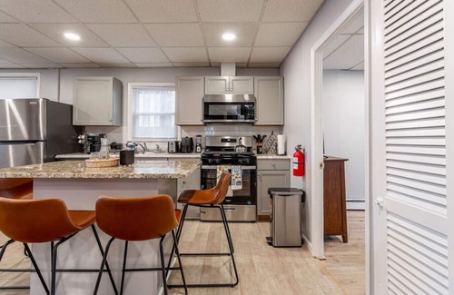 Constable Hook Casa | Grand 9BR (25 Beds) | NYC Access + Free Parking