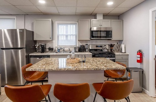Constable Hook Casa | Grand 9BR (25 Beds) | NYC Access + Free Parking