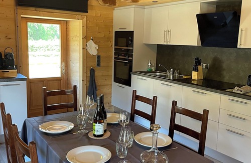 Les Praz-de-Chamonix Apartamento | Grand Appartement Entièrement Rénové, au 1er Étage D'un Chalet Individuel