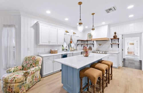 Biggar Casa | Grand Elegant Old-Florida Estate, Pool, Sleeps 18