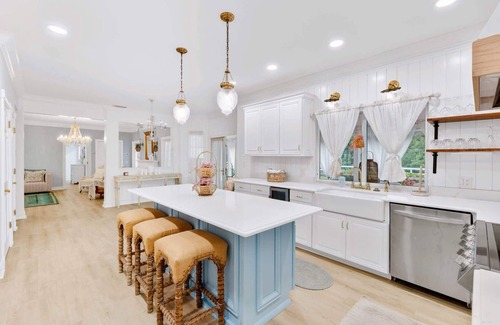 Biggar Casa | Grand Elegant Old-Florida Estate, Pool, Sleeps 18