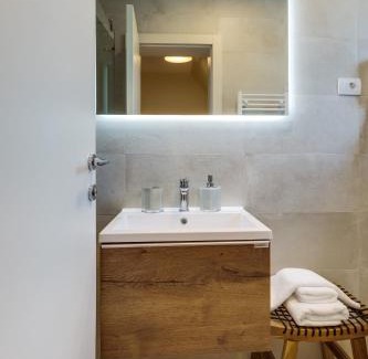 Jezerce Casa | Grand Lakes Rooms