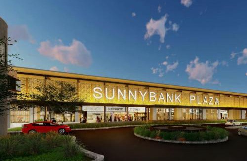 Sunnybank Casa | Grand Luxe Oasis Prime Location Balcony and Patio