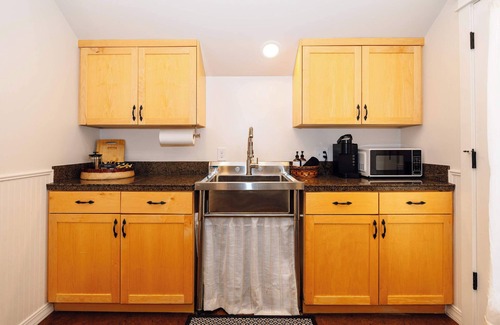 Historic Railroad District Apartamento | Grand Luxe Suite with Jetted Tub