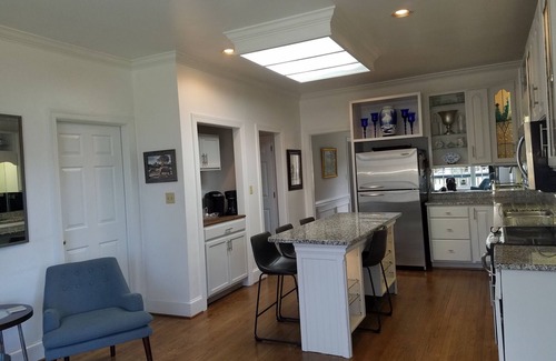 Sedgefield Casa | Gran casa 6BR / 3. 5BA para 14 personas. Cerca del Coliseo, Dntwn, Grandover, Acuático, Punto Alto