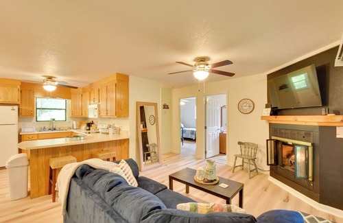 Murphy Cabaña | Grand Murphy Cabin w/ Fire Pit & Game Room!