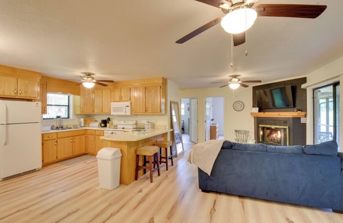 Murphy Cabaña | Grand Murphy Cabin w/ Fire Pit & Game Room!