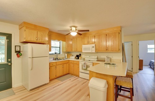 Murphy Cabaña | Grand Murphy Cabin w/ Fire Pit & Game Room!