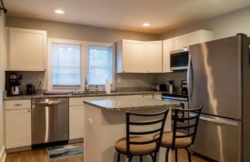 Charleston Cabaña | Grand Oaks Cottage: Ideal Location!