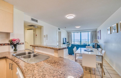 Alexandra Headland Hotel | Grand Palais Boolarong Beachside Resort