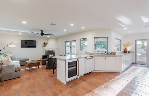 Raskin Estates Casa | Grand Pueblo Estate for 16 with Outdoor Oasis
