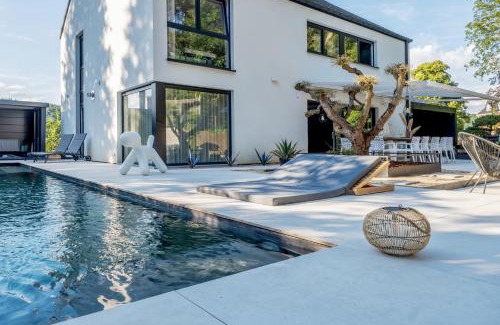 Spa Villa | Grand Spa-Francorchamps Villa - Chalourous "home sweat home" for Families, Friends & Pilots - Splendid 4-Bedroom with Home Cinema theater & pool