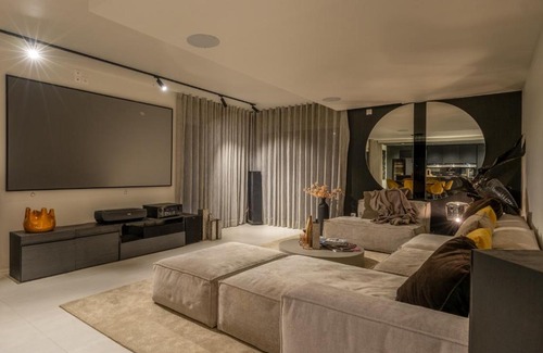 Spa Villa | Grand Spa-Francorchamps Villa - Chalourous "home sweat home" for Families, Friends & Pilots - Splendid 4-Bedroom with Home Cinema theater & pool