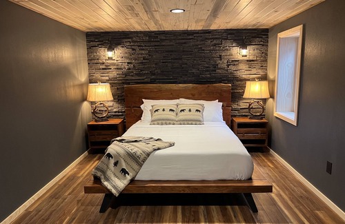Trapper Creek Cabina | Grand Spruce Lodge, Lakefront near Talkeetna & Denali State Park
