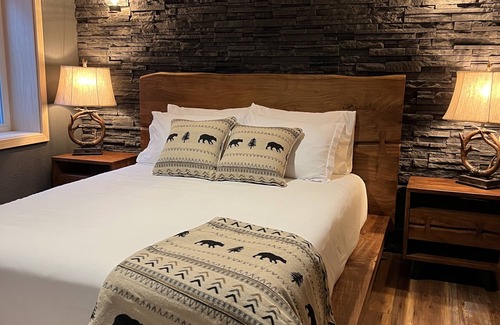Trapper Creek Cabina | Grand Spruce Lodge, Lakefront near Talkeetna & Denali State Park