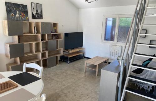 Saint-Marcel-les-Valence Apartamento | Grand studio à louer avec terrasse