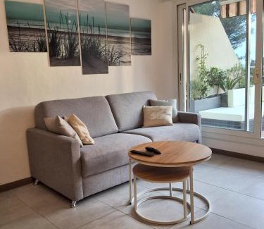 Boulouris-sur-Mer Apartamento | Grand studio avec terrasse près de la mer