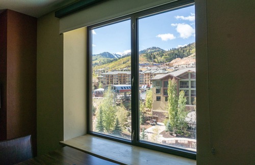 Park City Apartamento | Grand Summit views and location, next to slopes by RedAwning - Save 20% on 7+ Nights!