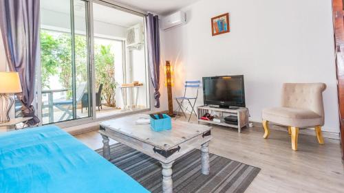 St Gilles-les-Bains Apartamento | Grand T1 avec terrasse à 5min des plages et 400m de St Gilles Les Bains