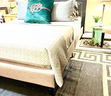 Englewood Casa | Grande Lux Room- Boutique Hotel Style-15mins to NYC