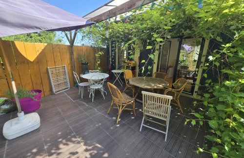 Besancon Casa | Grande maison calme proche centre terrasse jardin