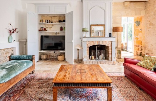 Quinsac Casa | Grande Maison Familiale en Bord de Rivière