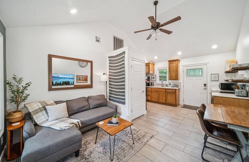 Grove Cabaña | GrandLake*Kayak*Forest View*Firepit*King*Lakefront
