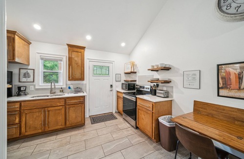 Grove Cabaña | GrandLake*Kayak*Forest View*Firepit*King*Lakefront