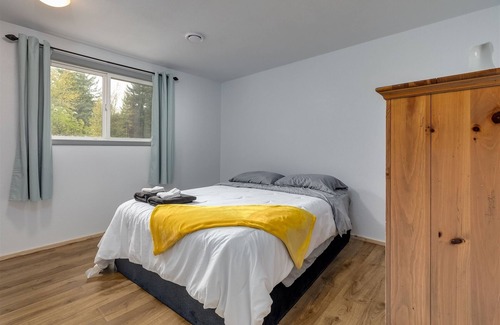Randle Casa | `Grandpa`s Orange House` Wifi, Pet Friendly, AC
